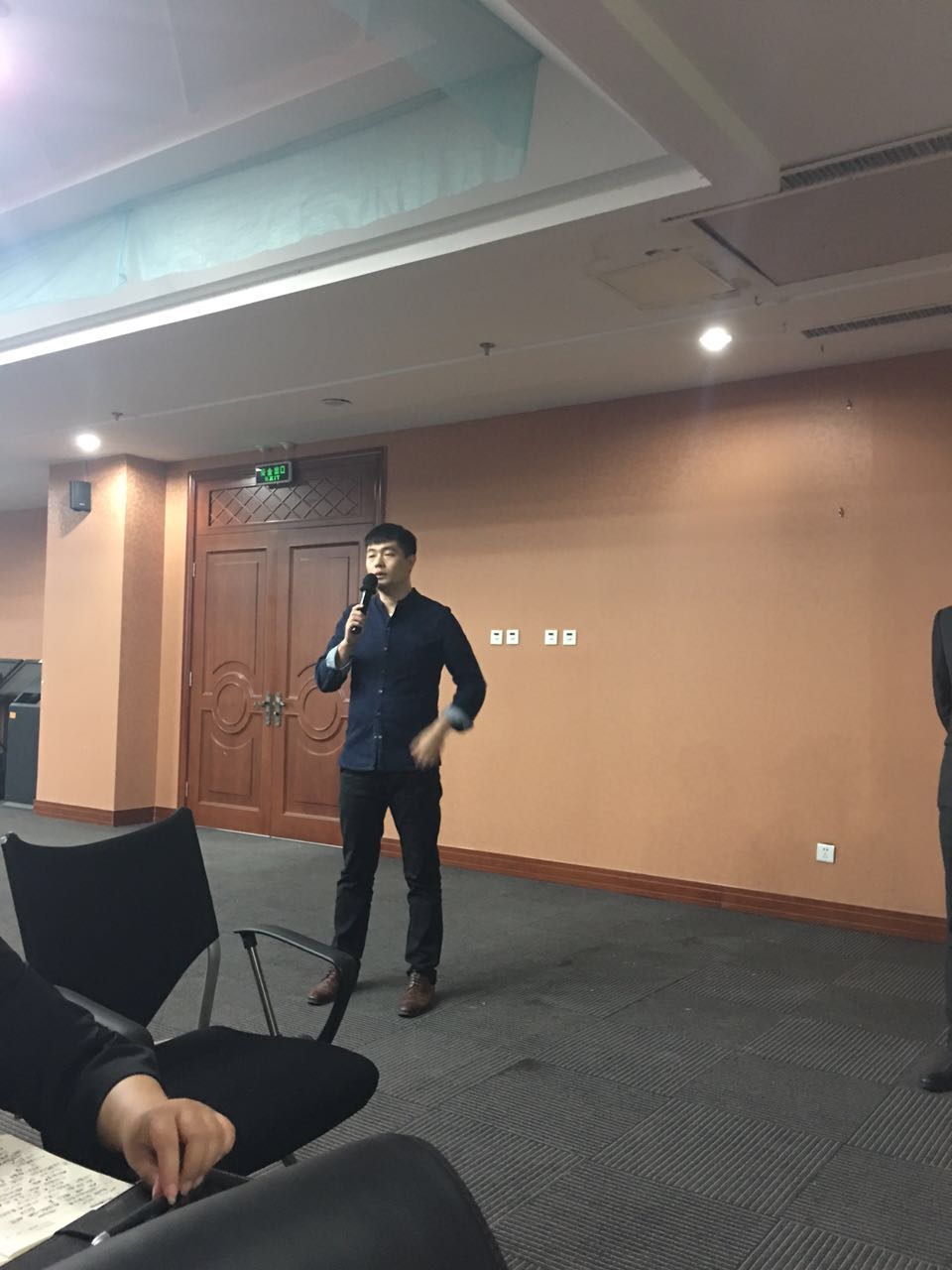 杰哥讲话.jpg