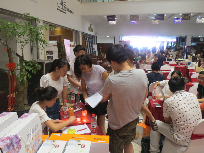 业主领取奖品3-01.jpg