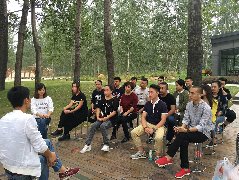 峰翼森林总结会.jpg
